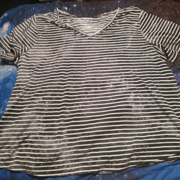T shirt - Picture 1 of 2